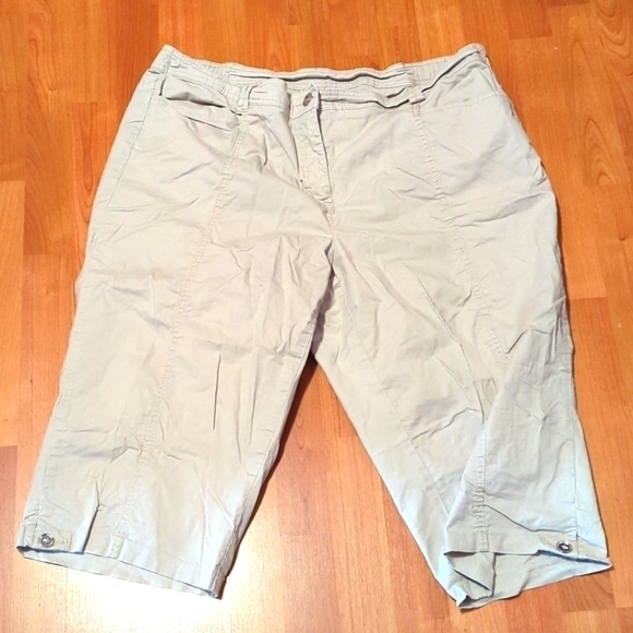 Jm Collection 20W khaki color capris elastic hips belt loops flattering - Picture 1 of 13